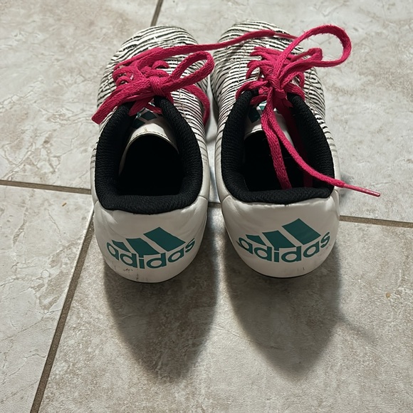 Girls adidas soccer cleats - Picture 2 of 3
